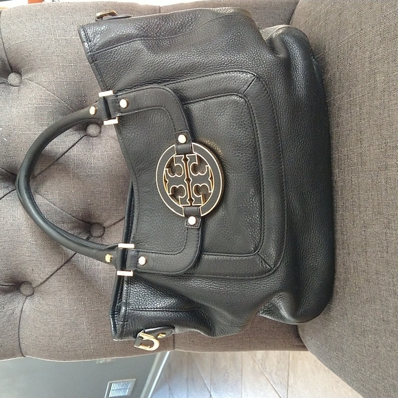 Tory Burch Handbags - Tory Burch Amanda Satchel